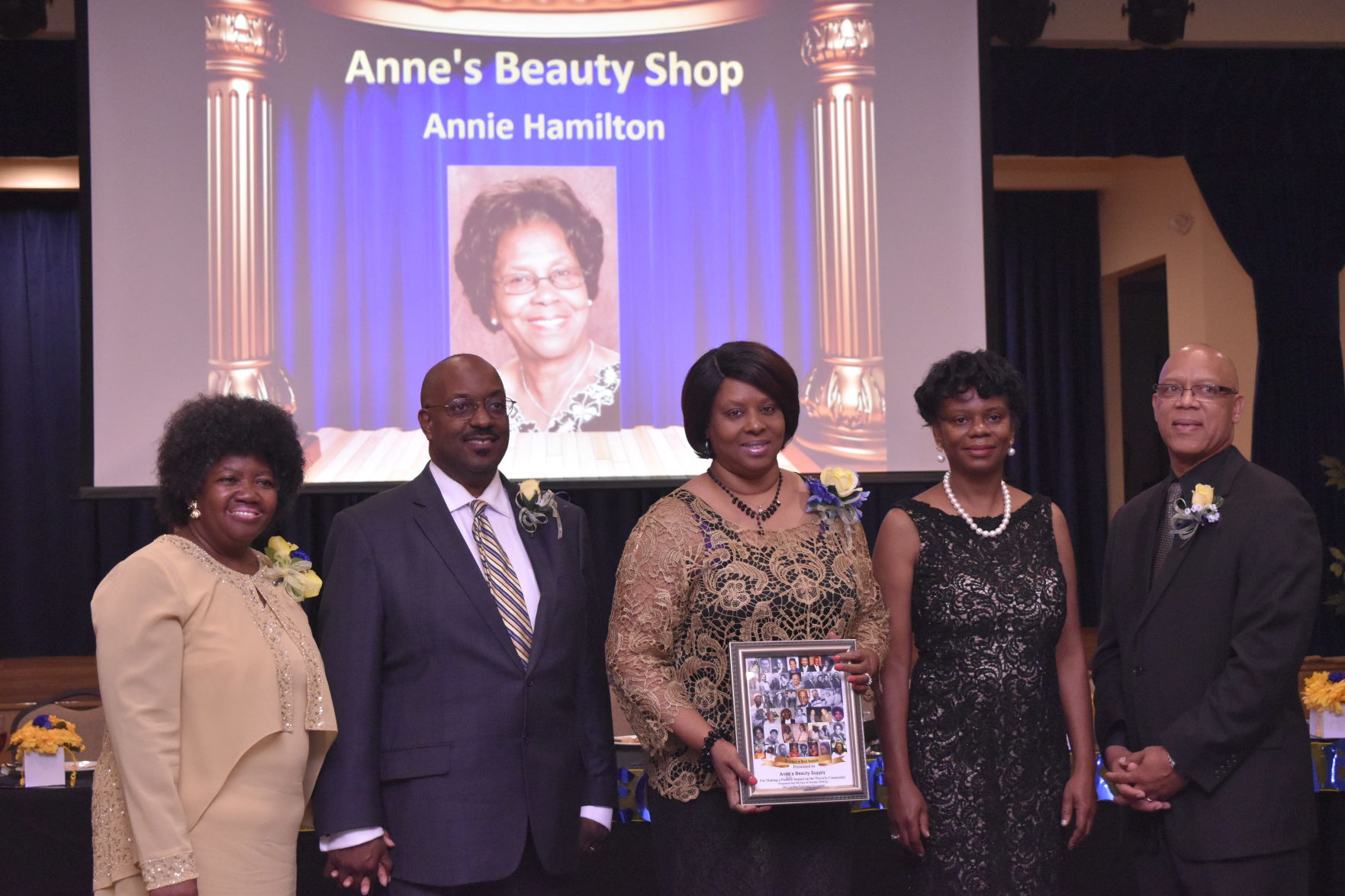 Angela Carr Patterson Receives the Legacy Award for Anne's Beauty Shop.